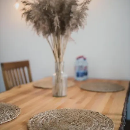 Cozy Seaside Apartment *